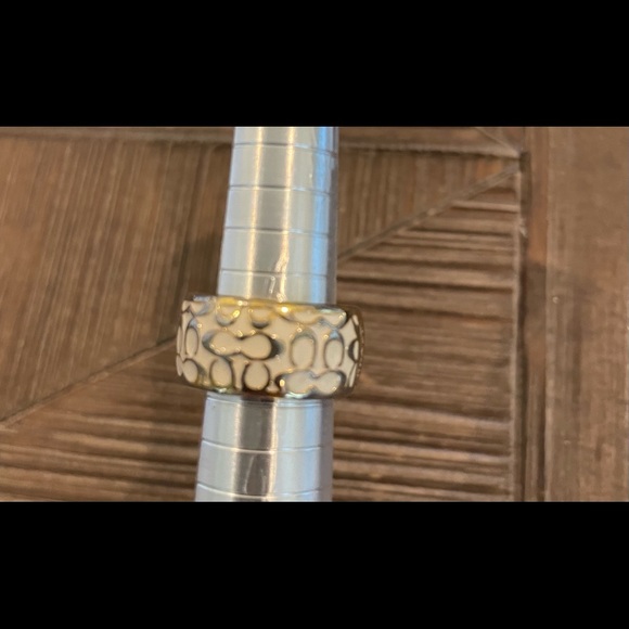 White enamel Vintage Coach logo ring. Size 5 1/2 - Picture 2 of 4